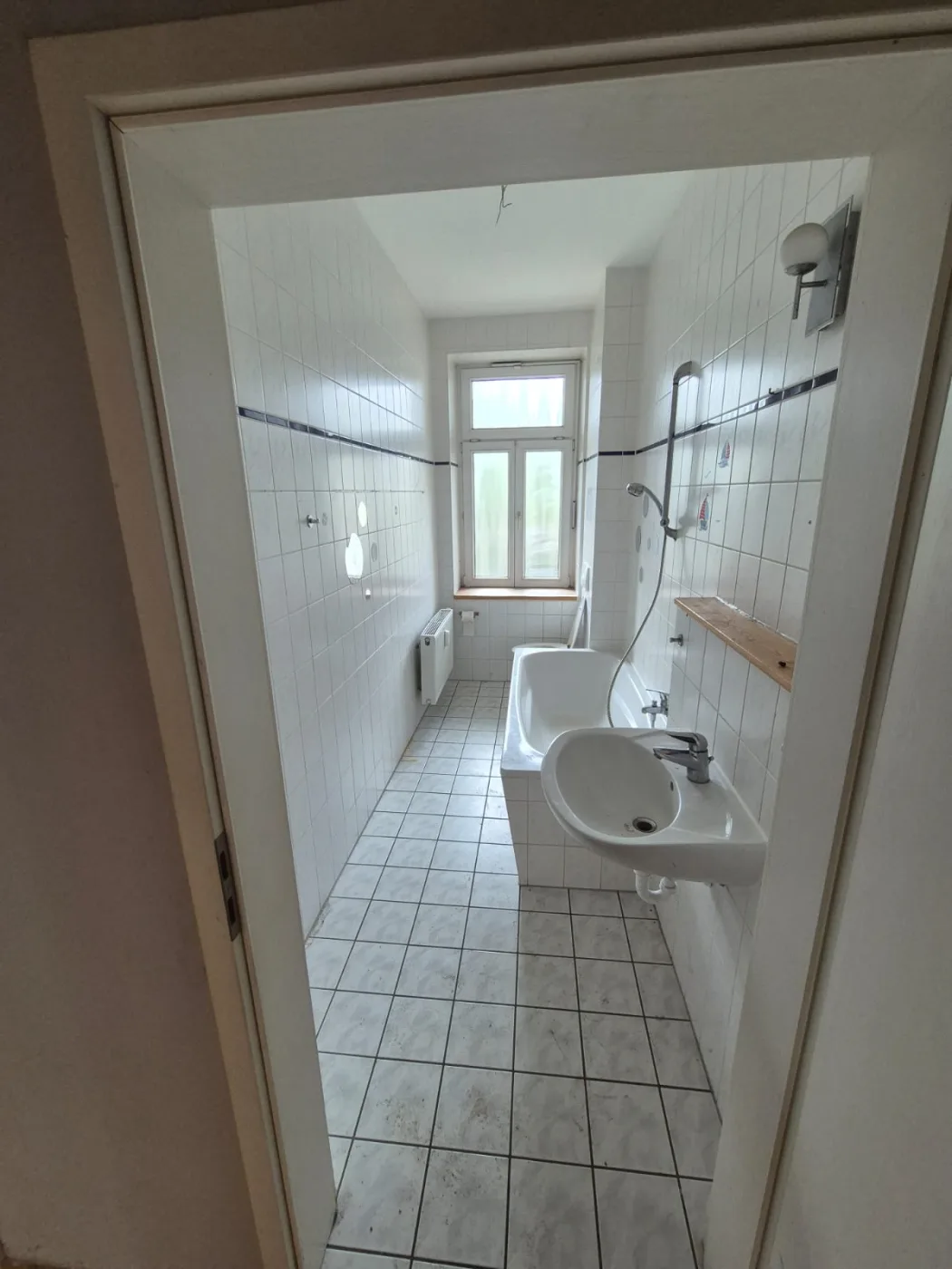 Leerer, besenrein übergebener Raum nach der Wohnungsauflösung